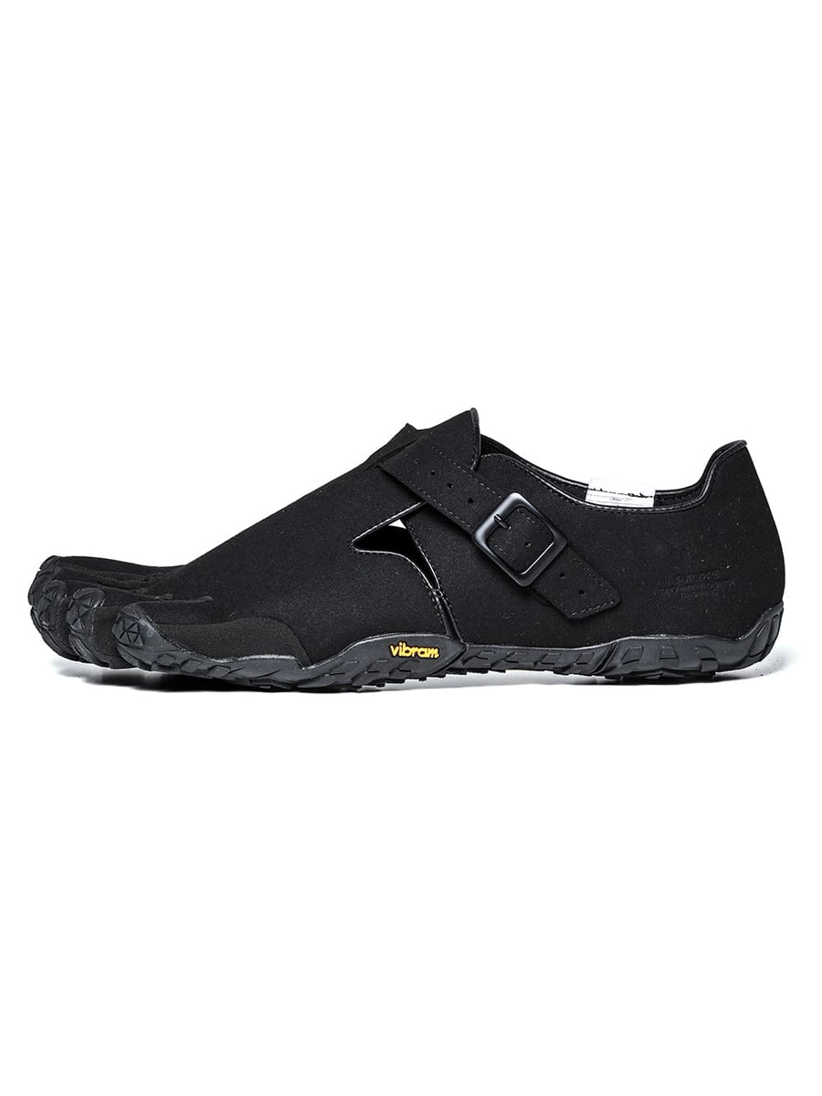 sf.0005AW23-black VFF Suicoke soloist one strap THE TWO OF US