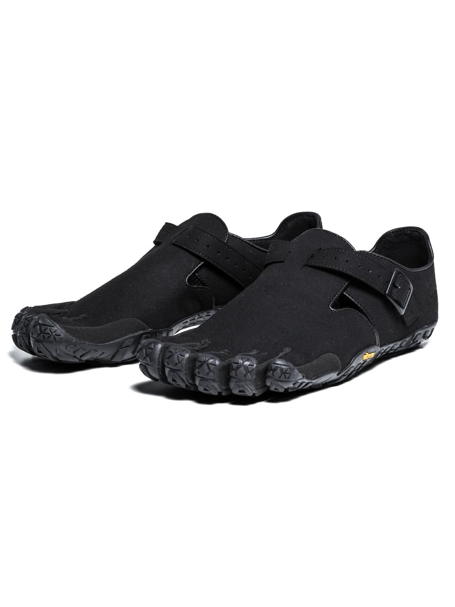 sf.0005AW23-black VFF Suicoke soloist one strap THE TWO OF US 