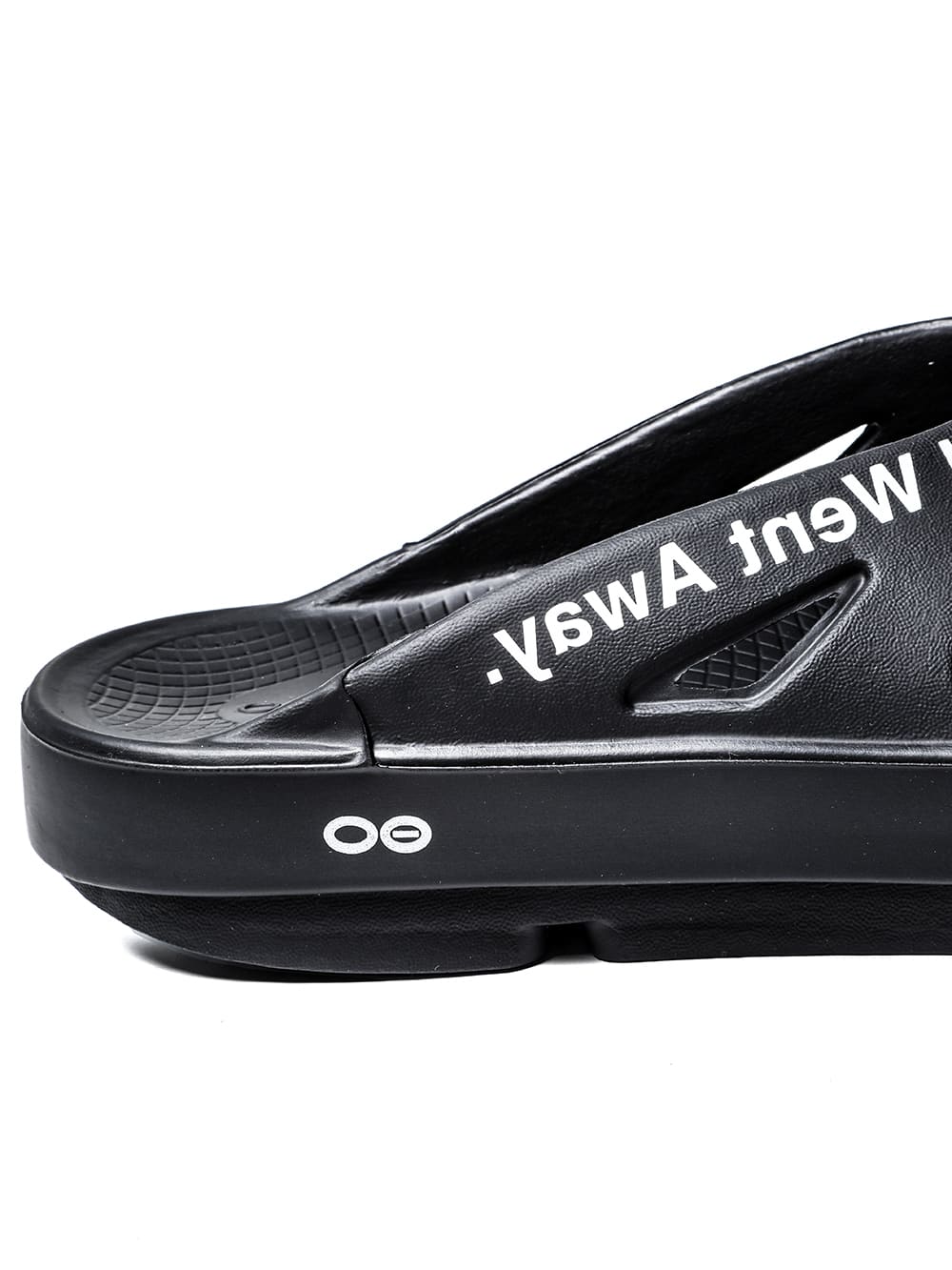 sof.0016SS23 flip flop.-The Day The Whole World Went Away.- OOFOS