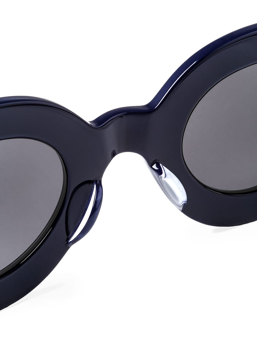 round shape sunglasses.