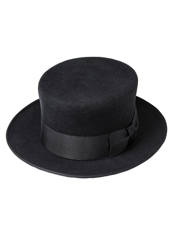 silk hat.