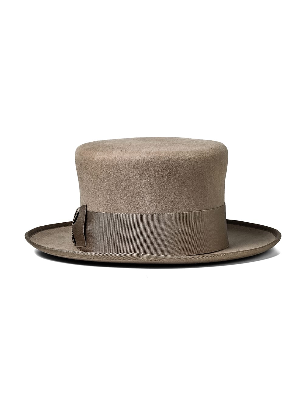 silk hat.