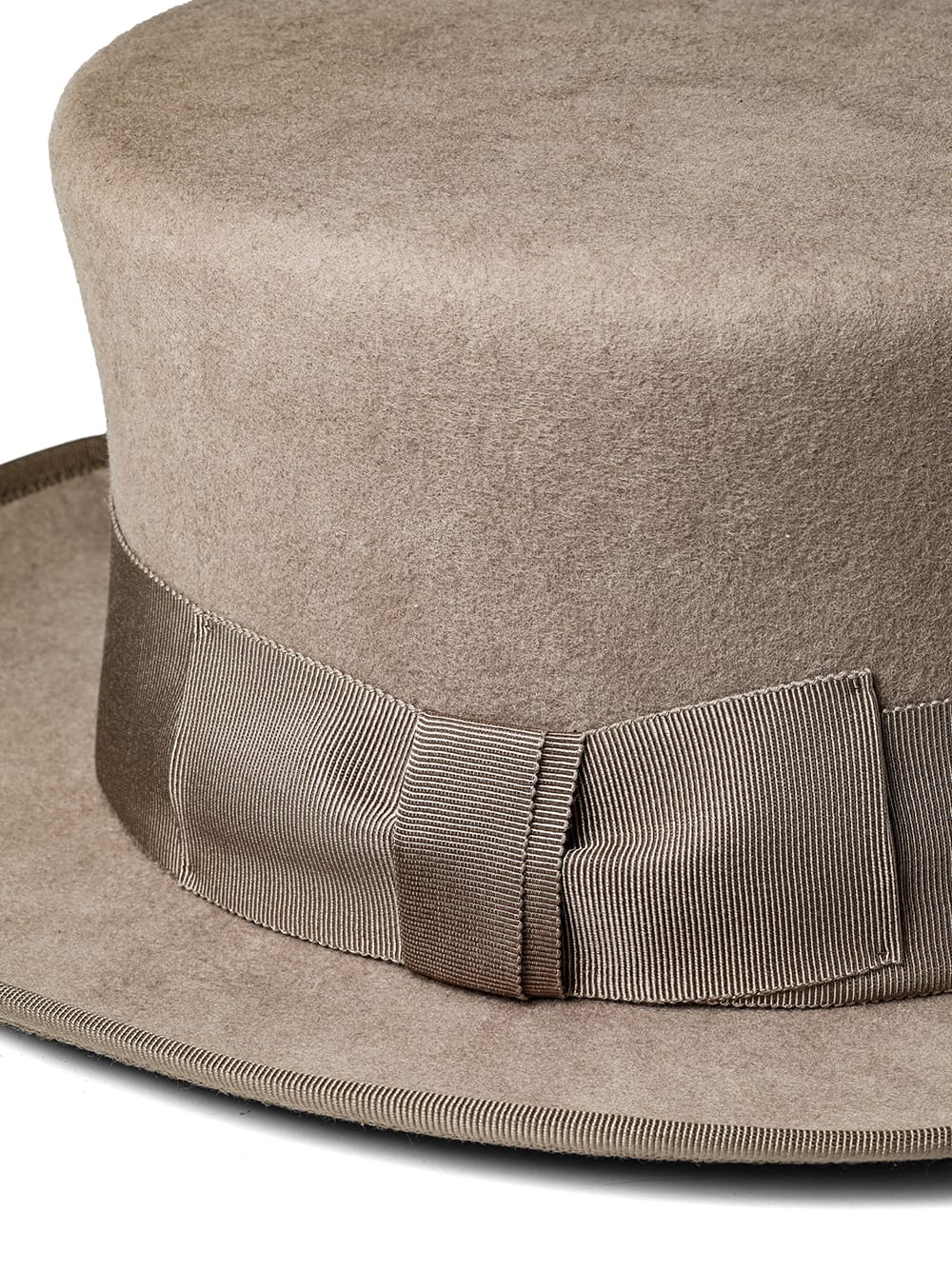 silk hat.
