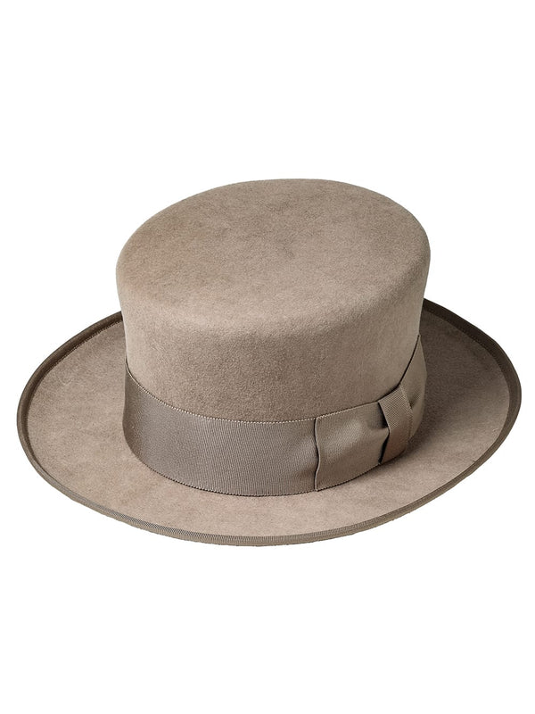 silk hat.