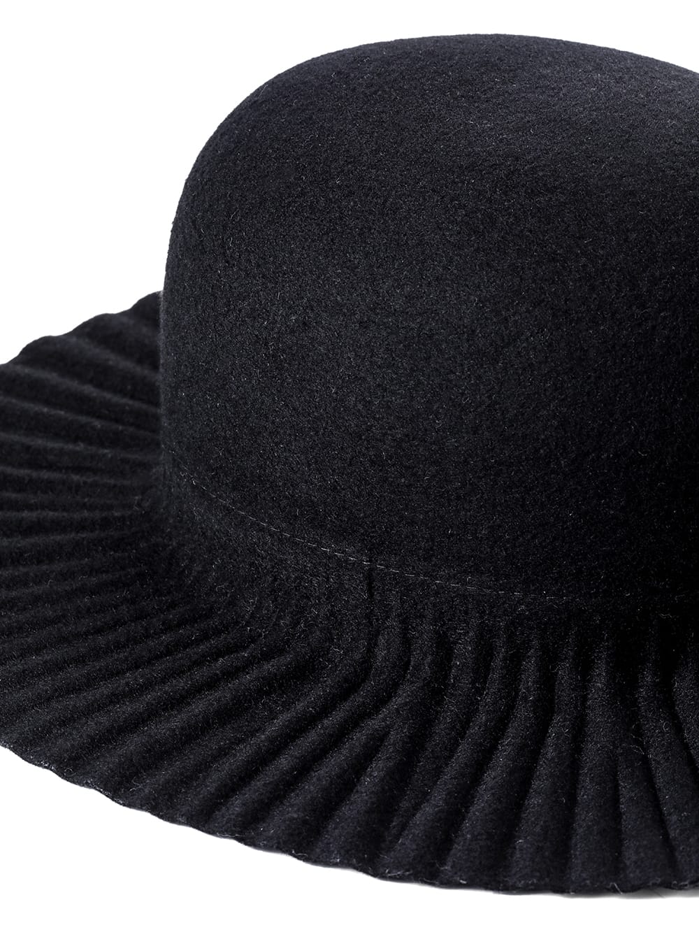 wide brim pleated hat