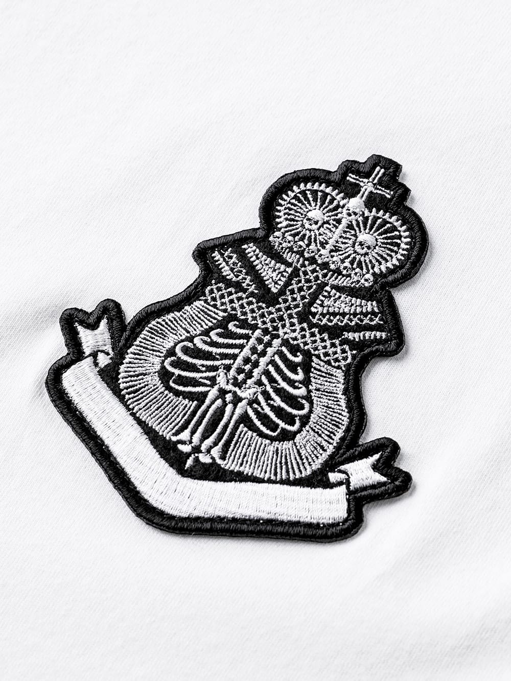 S logo and bone emblem. (oversized s/s pocket tee)