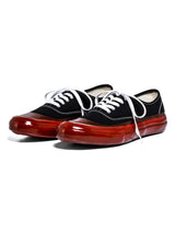 sf.0006AW25-black x red デッキシューズ The Black-and-White Realism