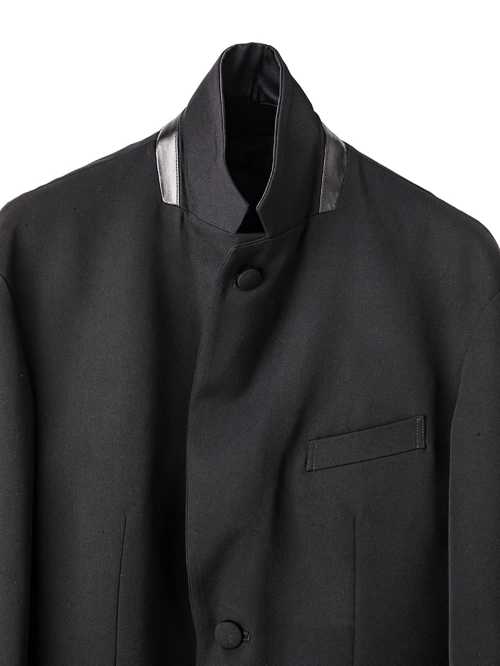 notched lapel 2b jacket.