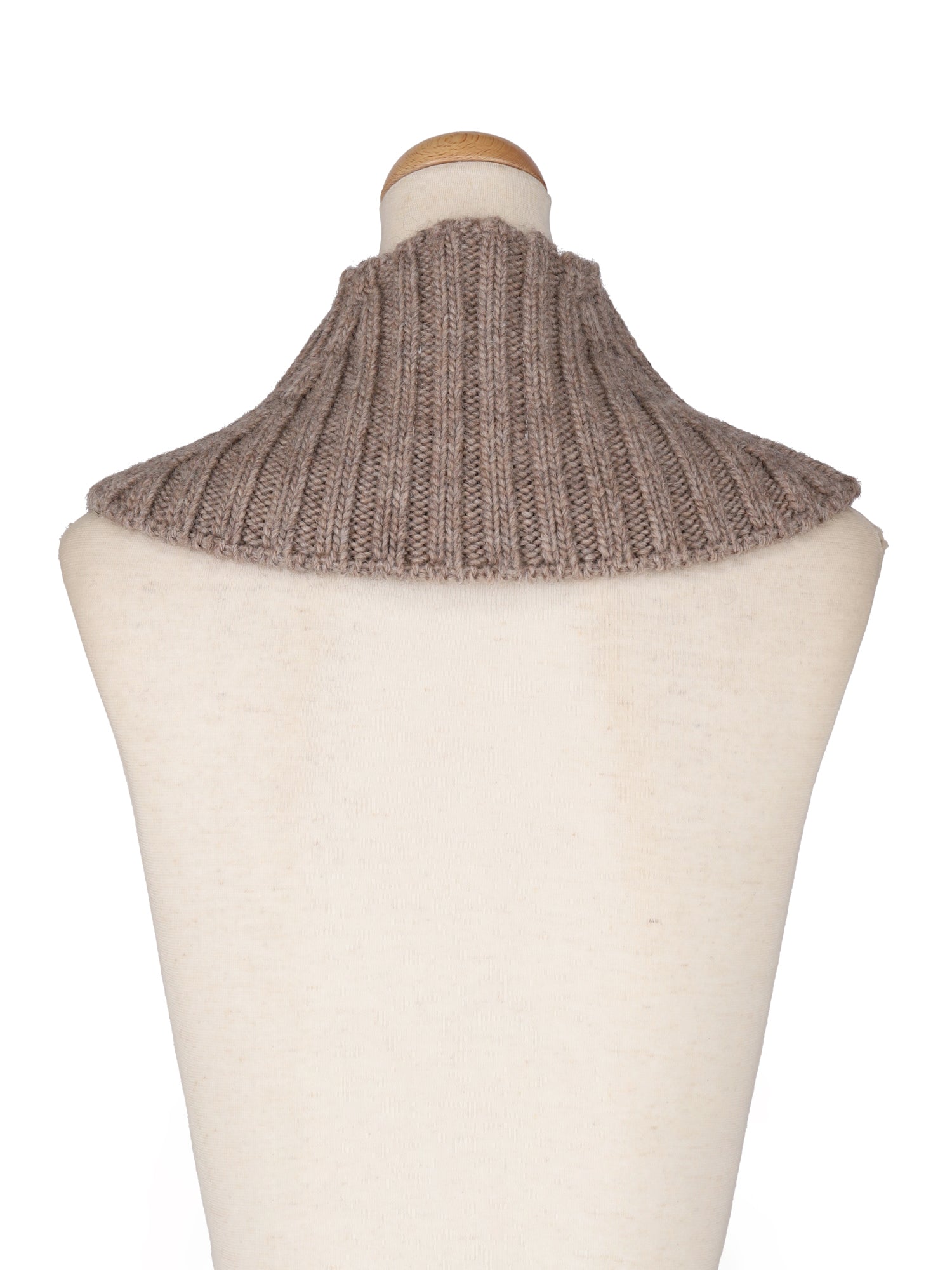 v-neck neck warmer (low)