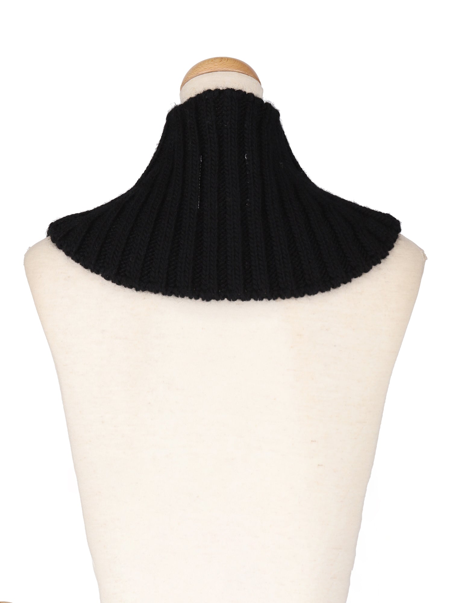 V-Neck Neck Warmer (Low)