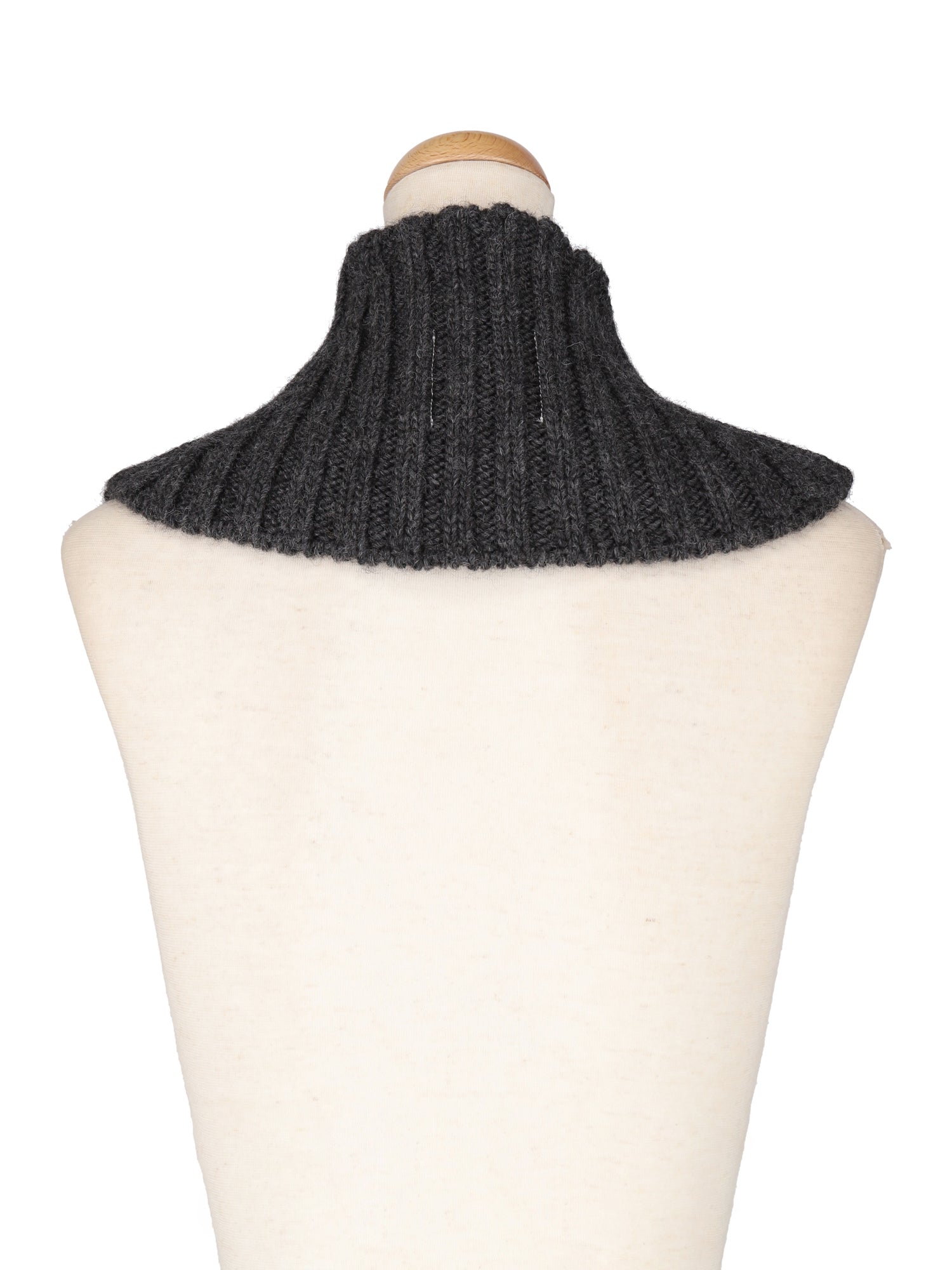 v-neck neck warmer (low)