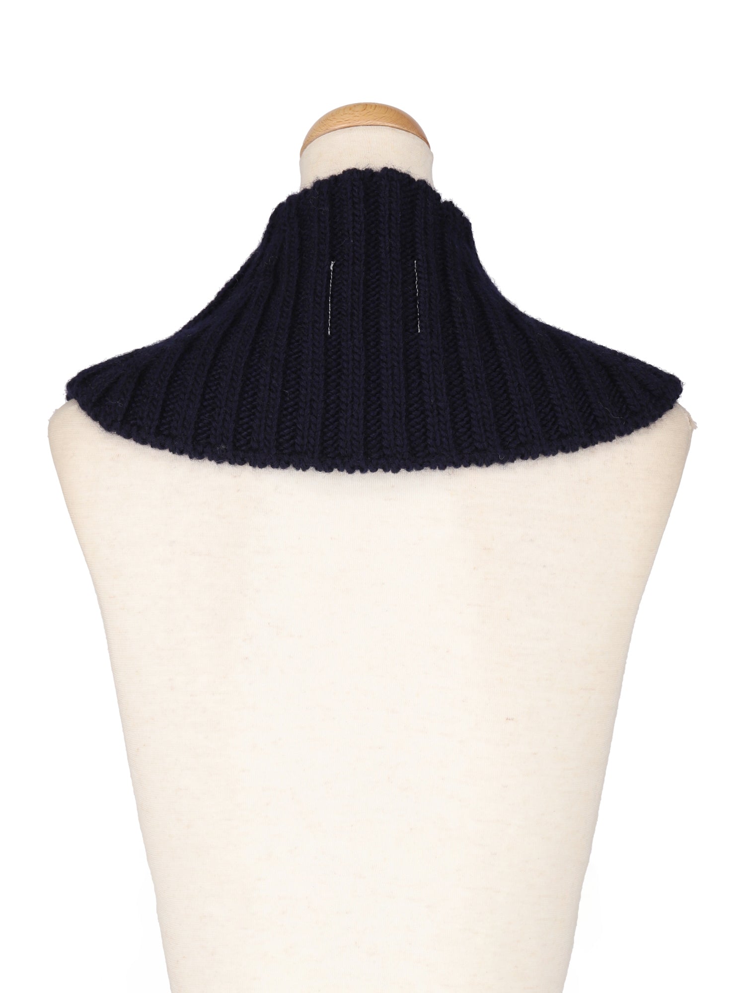 v-neck neck warmer (low)