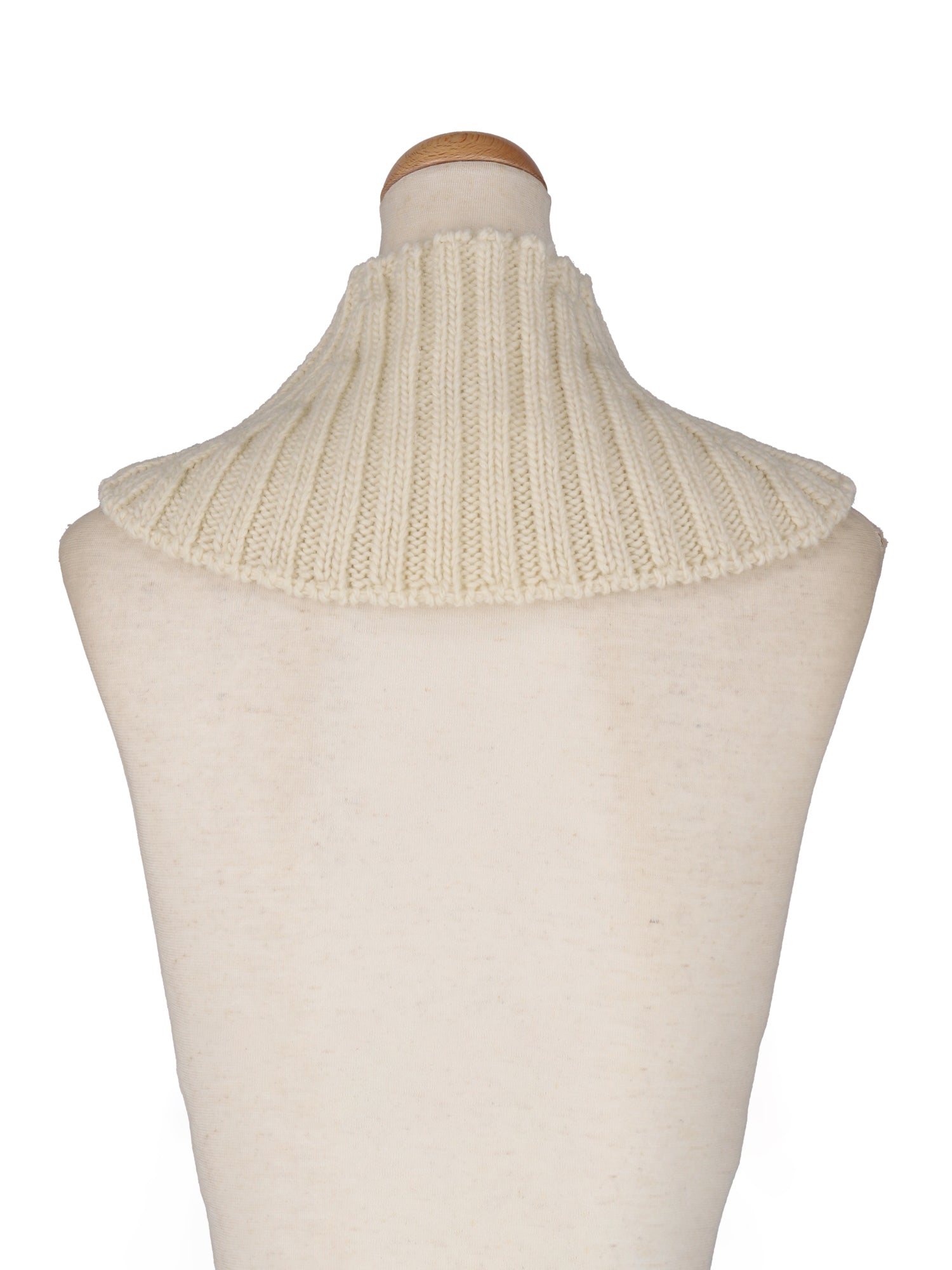 v-neck neck warmer (low)