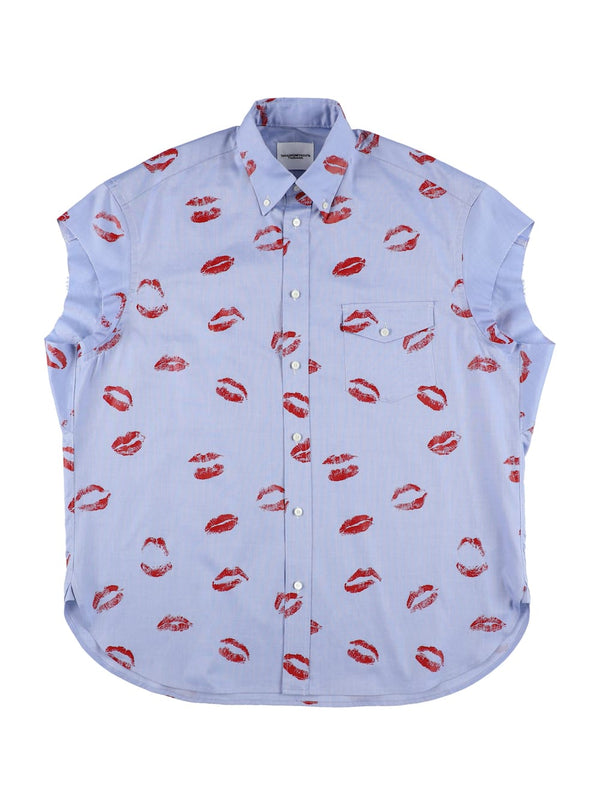 cut off sleeve button down shirt.(lip patterne)