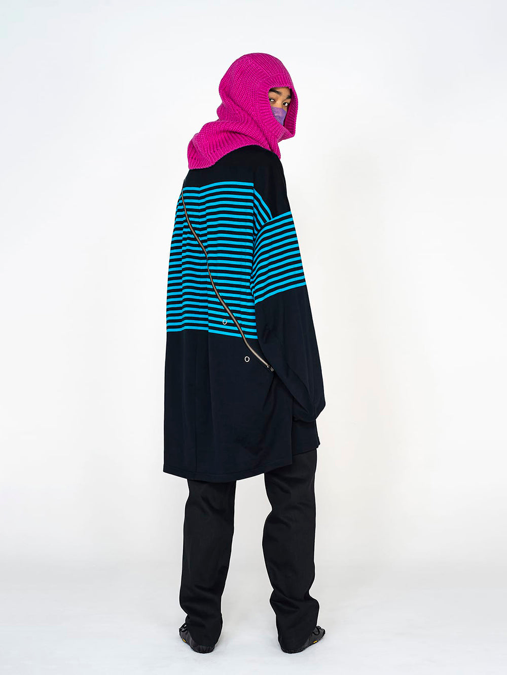 sc.0009AW22_blackxpink balaclava turtle neck l/s tee. TheSoloist