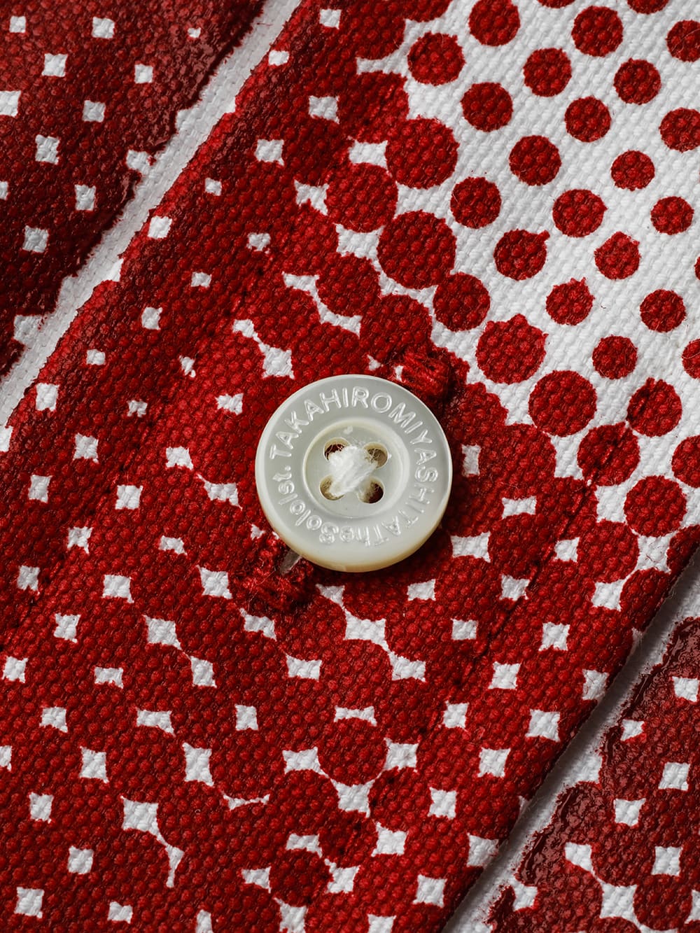button down shirt.（priscilla 1969.）